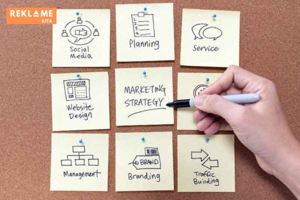 Tentu sebelum customer bertansaksi dengan Anda, mereka harus melalui perjalanan yang cukup panjang. Di sinilah peran dari funnel marketing.