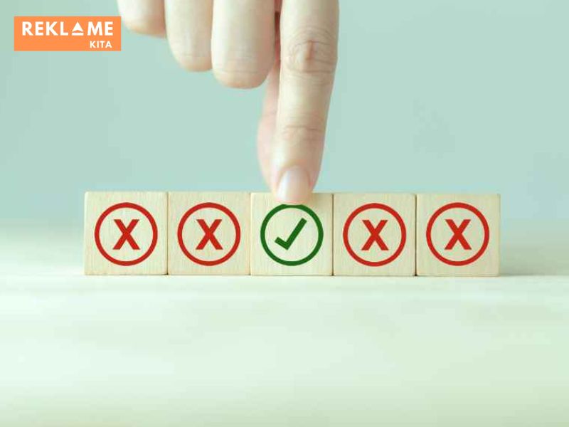 Karena jika pelanggan merasa produk kita bagus dan bisa menjadi solusi atas masalahnya, pasti ia akan membeli. Tinggal tunggu waktu saja. Semoga 20 langkah mengatasi penolakan chat WhatsApp di atas dapat membuat Anda menjadi lebih semangat lagi untuk mengejar closing penjualan.