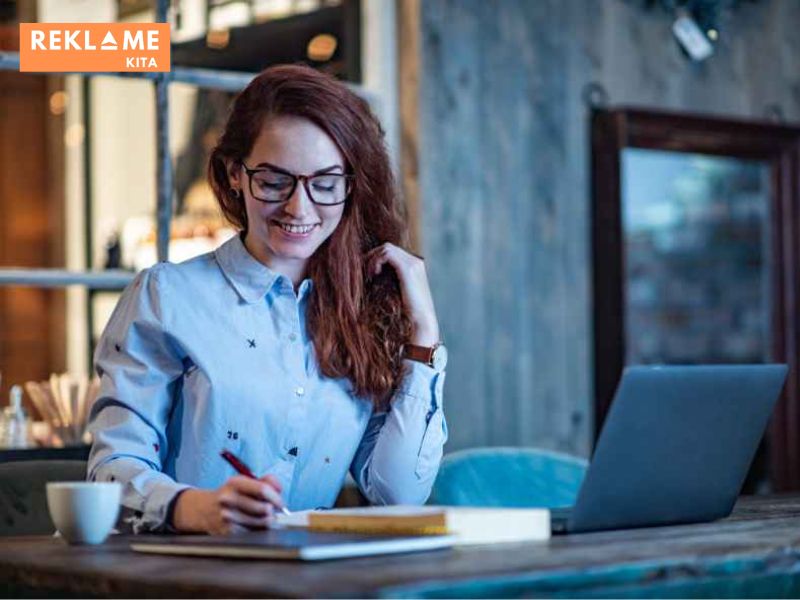 Dengan menerapkan brand guidelines, Anda memiliki identitas merek yang unik dan konsisten, Anda dapat membedakan diri dari pesaing Anda dan menarik perhatian konsumen.