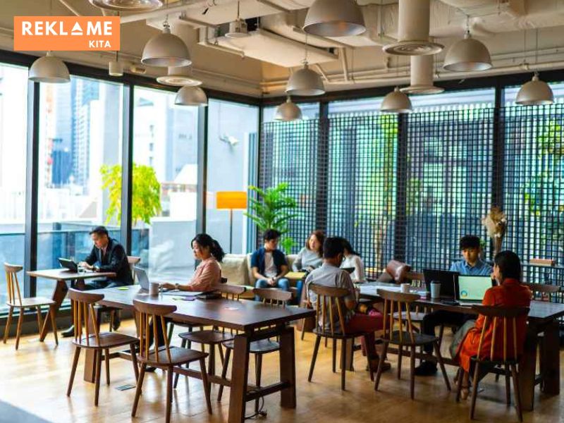 Potensi bisnis coworking space Bali terus berkembang seiring dengan peningkatan jumlah digital nomad dan pelancong bisnis yang datang ke pulau ini setiap tahunnya.