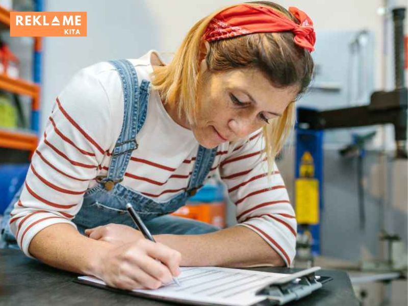 Melakukan stok opname yang efektif membutuhkan perencanaan, pelaksanaan, dan tindak lanjut yang matang. Berikut adalah langkah-langkahnya yang kami sajikan secara ringkas: