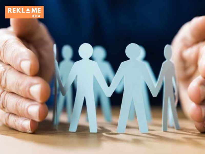 Meningkatkan loyalitas karyawan merupakan proses yang berkelanjutan. Diperlukan komitmen dan usaha dari semua pihak untuk mewujudkannya. Dengan menerapkan rahasia-rahasia di atas, Anda dapat membangun tim yang solid, berprestasi, dan loyal terhadap perusahaan.