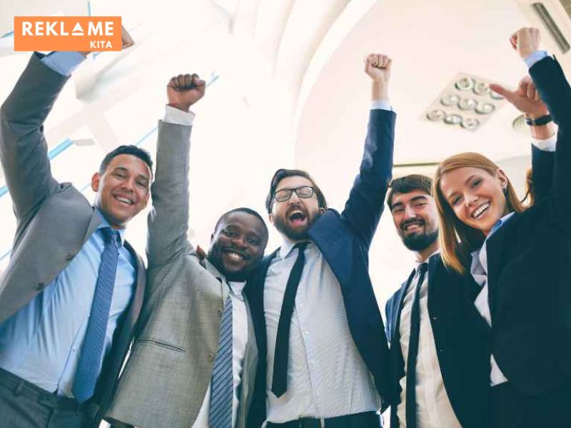 Meningkatkan loyalitas karyawan bukan hanya investasi untuk masa depan perusahaan, tetapi juga kunci untuk mencapai kesuksesan di masa kini.