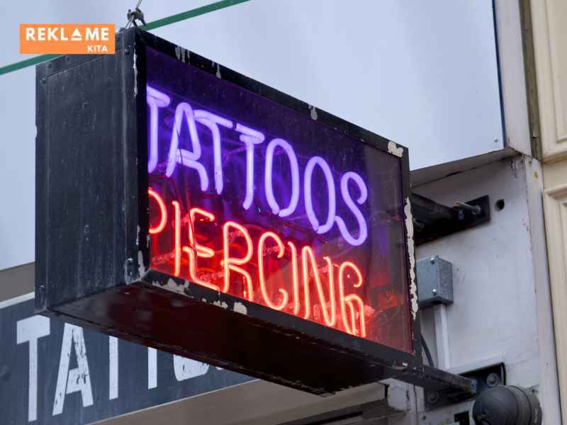 Lakukan revisual neonbox sesuai rencana dan pastikan hasil akhirnya sesuai dengan ekspektasi. Lakukan inspeksi akhir untuk memastikan neonbox berfungsi dengan baik dan terlihat menarik.