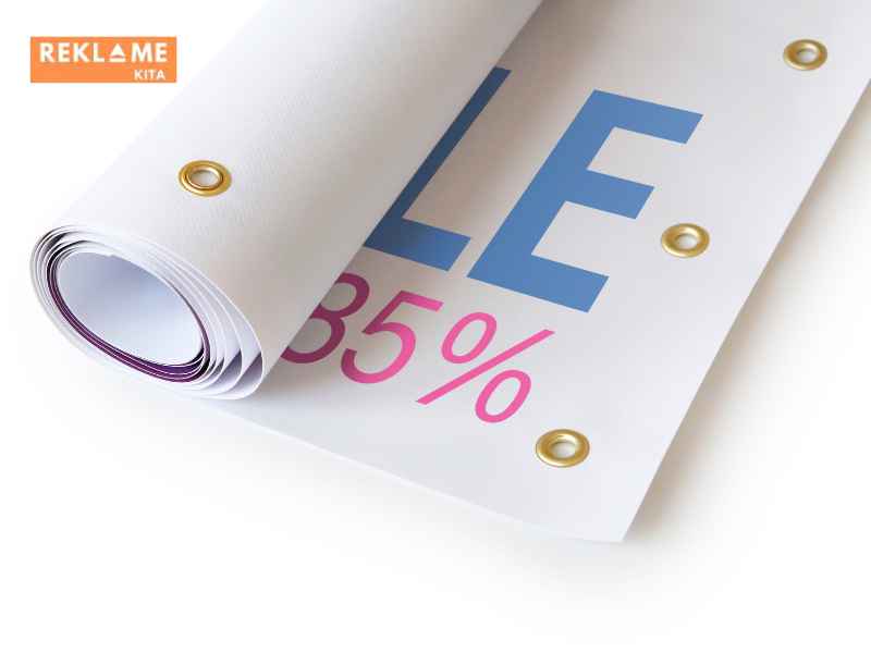 Banner vinyl memang tahan lama dan memiliki masa pakai yang panjang, tetapi mereka perlu disimpan dengan benar untuk meminimalkan kerutan dan lipatan.