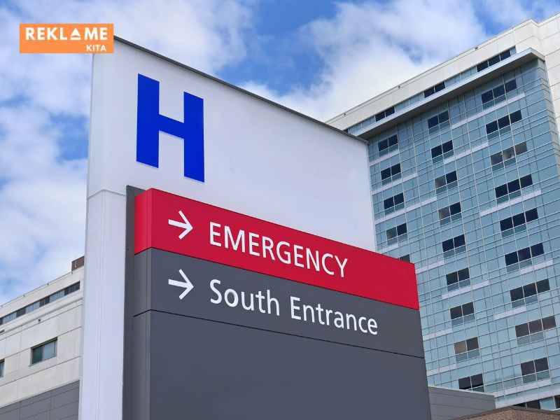 Teknologi 3D printing telah membuka pintu bagi kustomisasi yang tak terbatas dalam desain letter sign. Dengan 3D printing, bisnis dapat menciptakan huruf dengan desain yang unik dan personal, sesuai dengan identitas merek mereka.