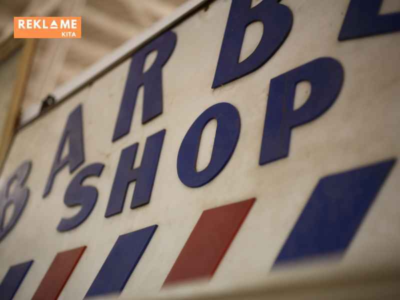 Sering kali, pemilik bisnis mengabaikan perawatan shopsign, yang mengakibatkan kesan buruk bagi pelanggan. Shopsign yang rusak, pudar, atau kotor dapat memberikan citra negatif yang merusak reputasi bisnis Anda. Oleh karena itu, maintenance shopsign menjadi sangat penting.