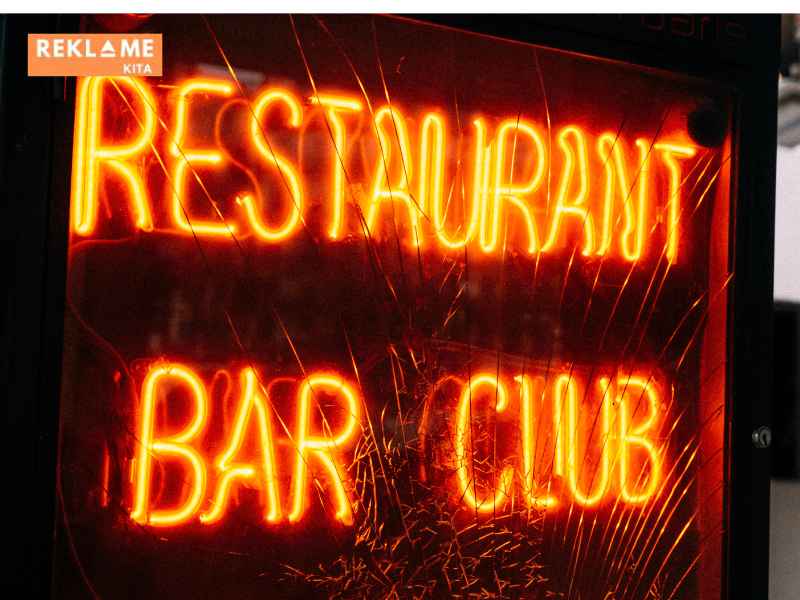 Lokasi pemasangan sangat memengaruhi efektivitas neon box.