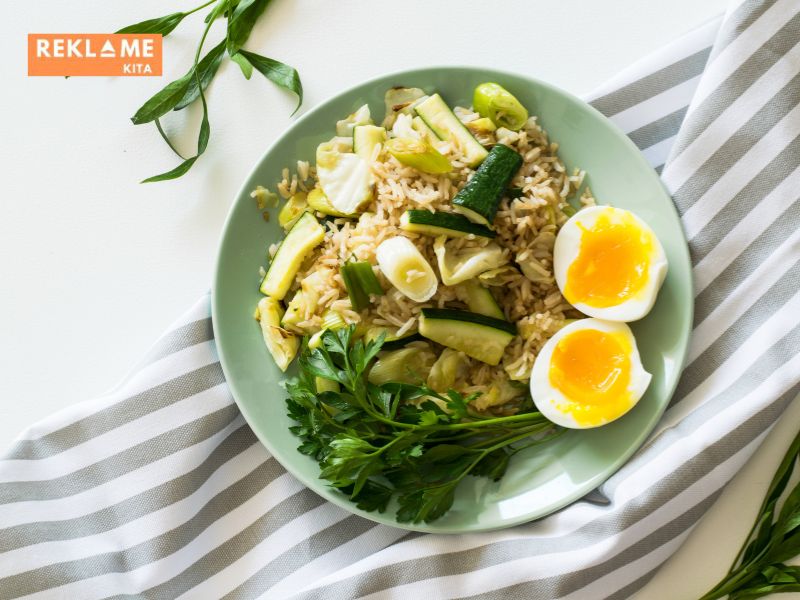 Selain itu, persaingan juga semakin ketat. Bali kini menjadi rumah bagi banyak bisnis katering sehat. Anda harus pintar-pintar mencari cara agar bisnis Anda menonjol, misalnya dengan menu yang unik atau layanan pelanggan yang lebih personal.