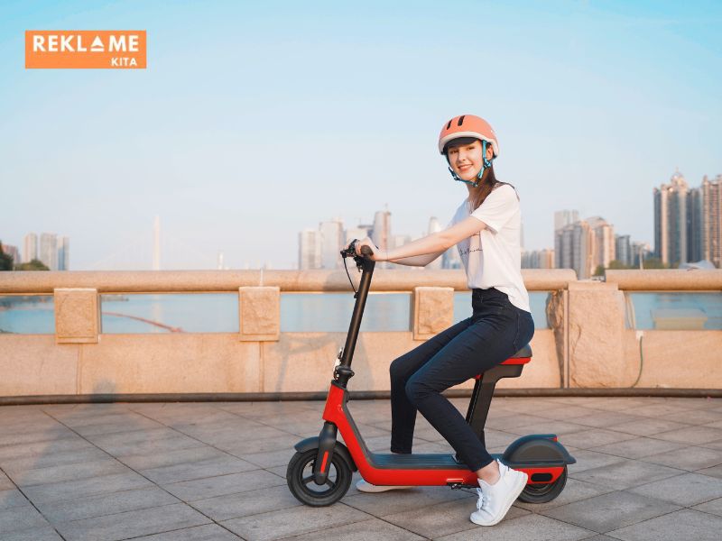 Walaupun Bali sudah mulai membangun stasiun pengisian daya, jumlahnya masih terbatas. Oleh karena itu, penting untuk menyediakan solusi, seperti baterai cadangan atau bekerja sama dengan hotel yang memiliki fasilitas pengisian daya.