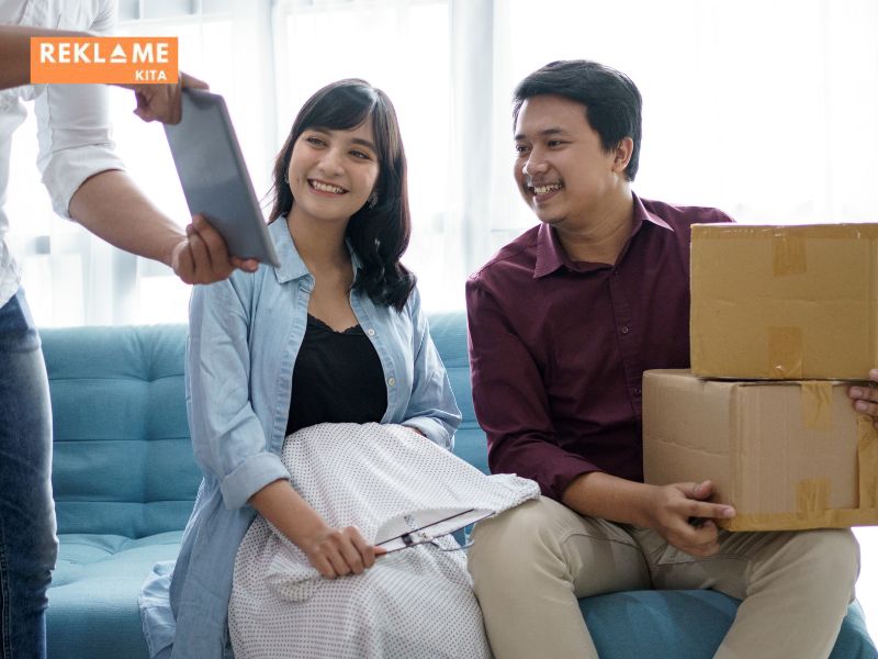 Pendekatan strategi AIDA menawarkan kerangka kerja yang jelas dan efektif untuk menarik perhatian pelanggan, membangun minat, menciptakan keinginan, dan mendorong tindakan. Di era digital seperti sekarang, framework ini tetap relevan dan dapat diadaptasi pada berbagai platform modern.