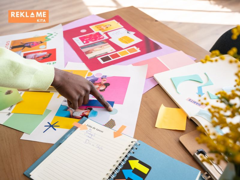 Branding usaha kecil harus terus berkembang seiring waktu. Jangan takut untuk mengevaluasi strategi Anda dan melakukan perubahan jika diperlukan.