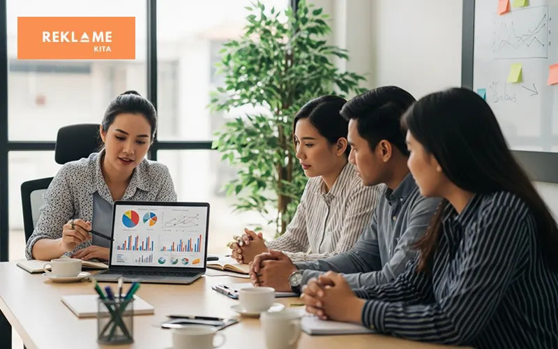Data analytics atau analisa data bukan cuma tentang deretan angka di Excel. Lebih dari itu, data analytics adalah proses menemukan pola, tren, dan wawasan yang tersembunyi di balik data tersebut.