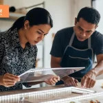 Pahami pentingnya spesialis neon box akrilik Bali untuk signage yang awet, terang, dan efektif meningkatkan daya tarik bisnis Anda.