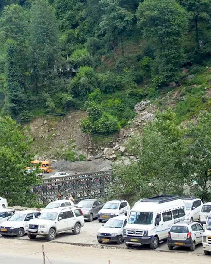 Taxi and cab hire in Dharamshala