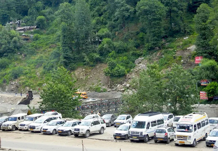 Taxi and cab hire in Dharamshala