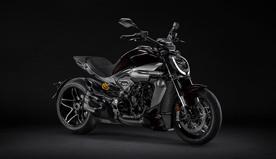 X Diavel V4