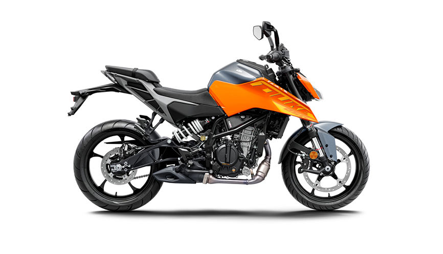 KTM Duke 390 Standard Rear Right Profile