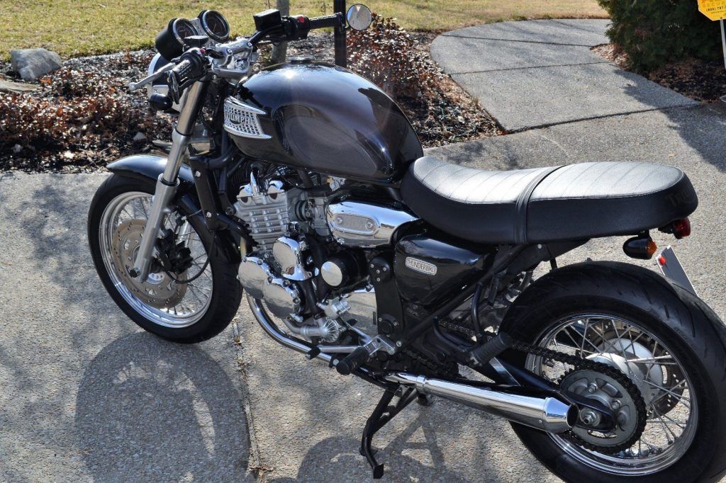 2000 Triumph Thunderbird 900 – Extremely well maintained