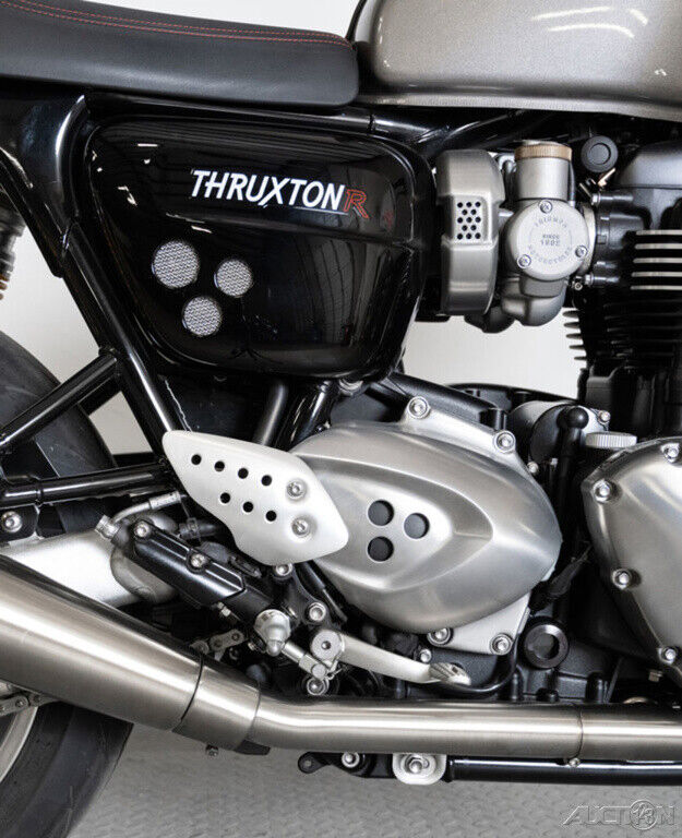 2018 Triumph Thruxton 1200 R Silver Ice