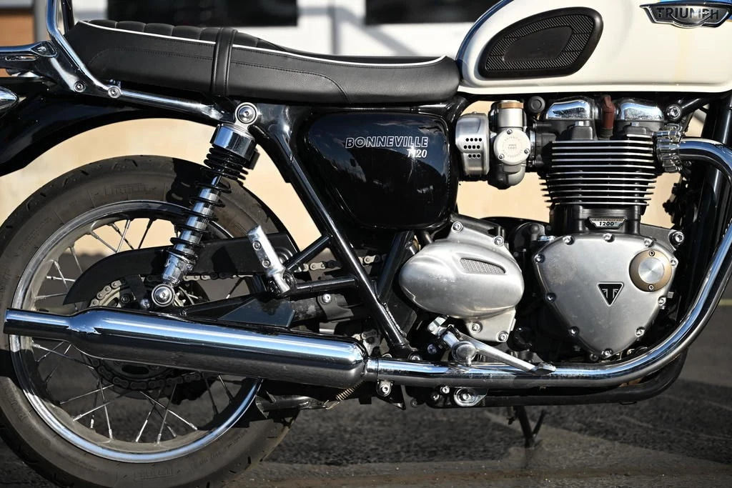 2020 Triumph Bonneville T120 Fusion White/aegean Blue