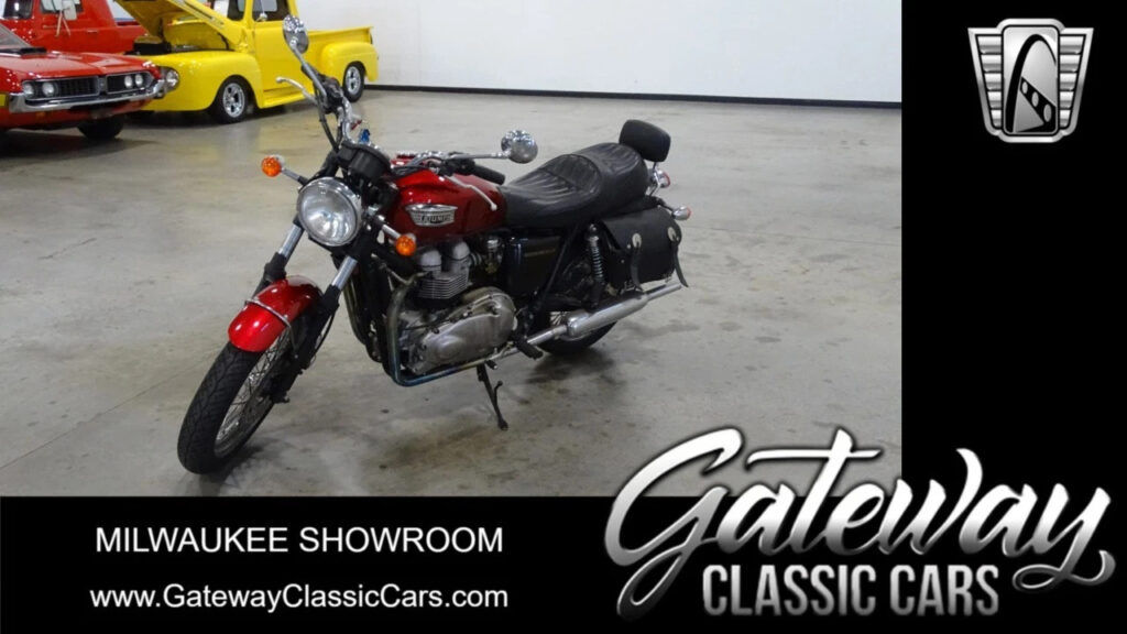 Red 2003 Triumph Bonneville 790cc Manual