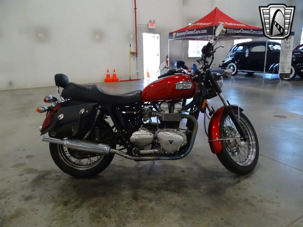 Red 2003 Triumph Bonneville 790cc Manual