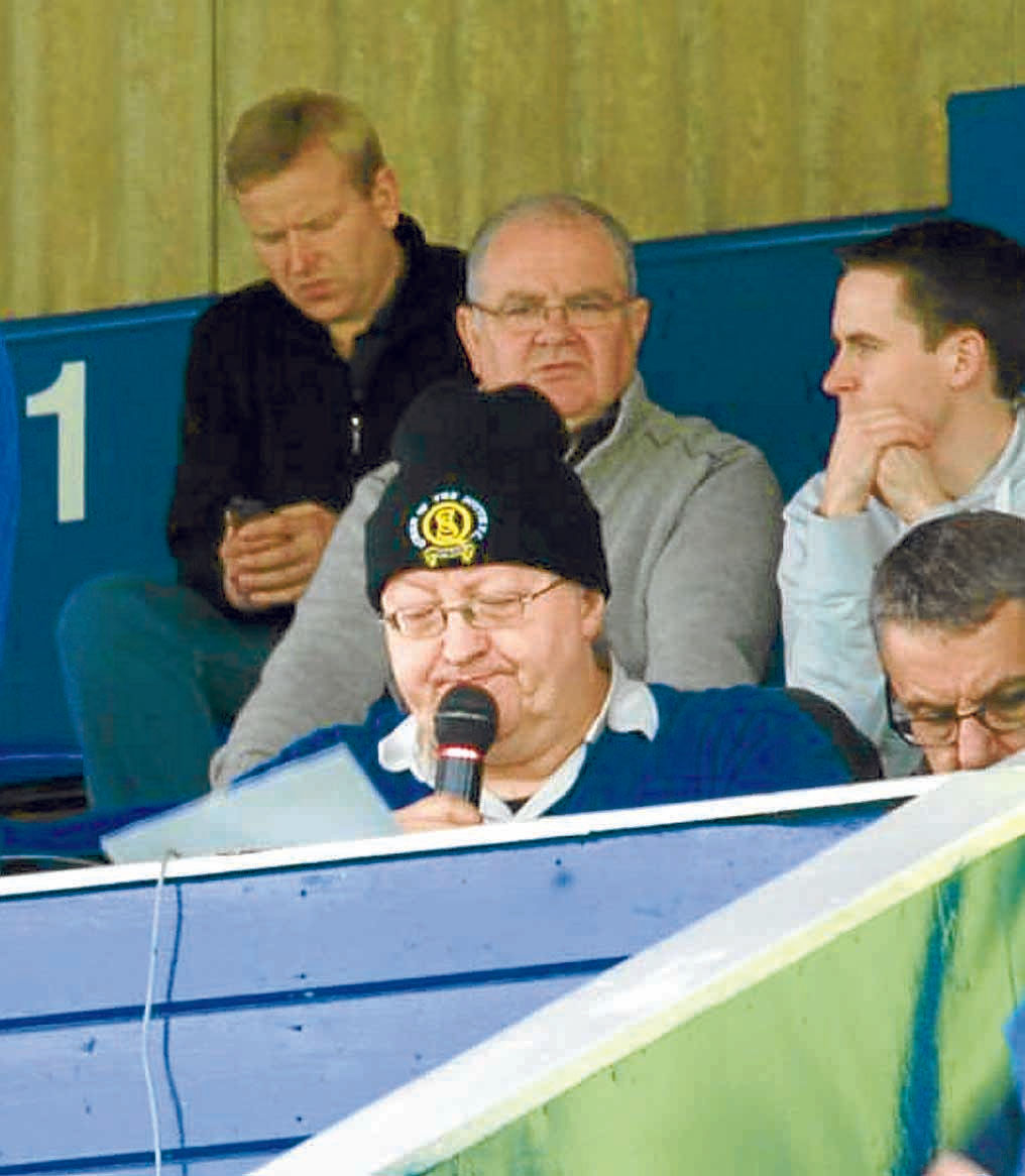 Queens announcer hangs up the mic!