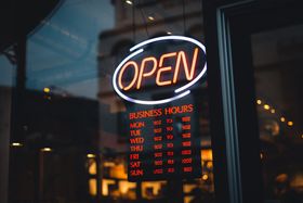 Horaires et fermetures exceptionnelles : comment ne plus perdre de clients