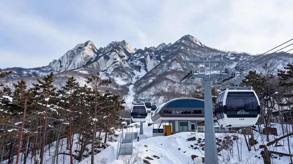 덕유산 케이블카 이용 시 방한 준비물과 안전 수칙 이미지