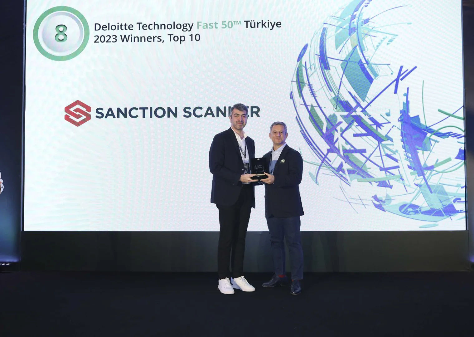 Fatih Coşkun receiving the 8th place award at the Deloitte Technology Fast 50 T&uuml;rkiye 2023