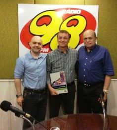 O Dr Abdo Farret Neto foi o entrevistado do Programa Repórter 98 da Rádio 98FM de Natal, na noite de ontem (11). O programa com audiência em todo o Rio Grande do Norte abordou o lançamento do livro que acontece na Livraria Saraiv
