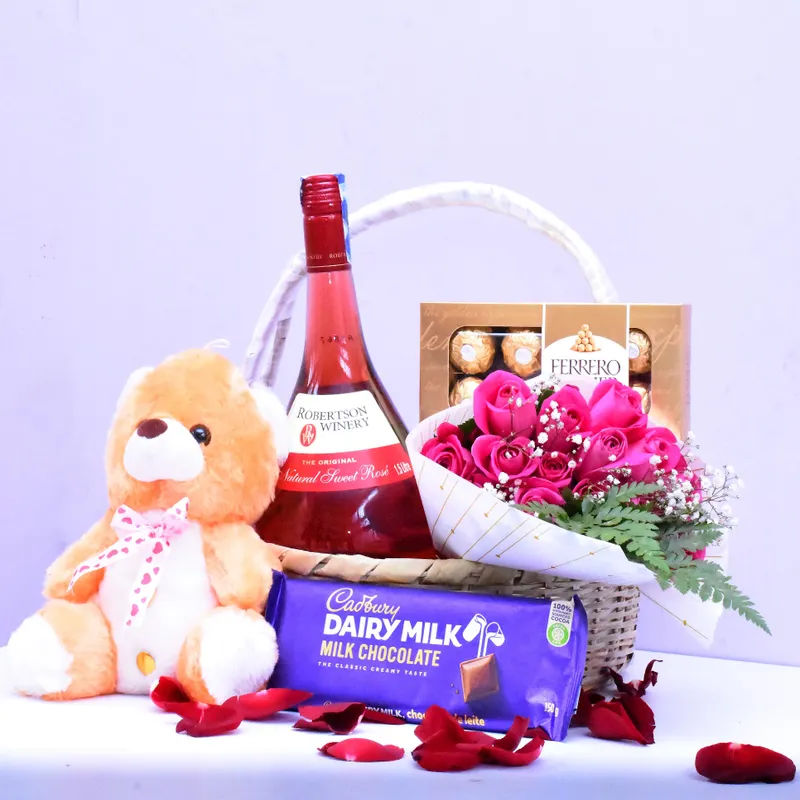 Robertson red sweet & flowers gift set liquor - Drinks Vine in Kenya