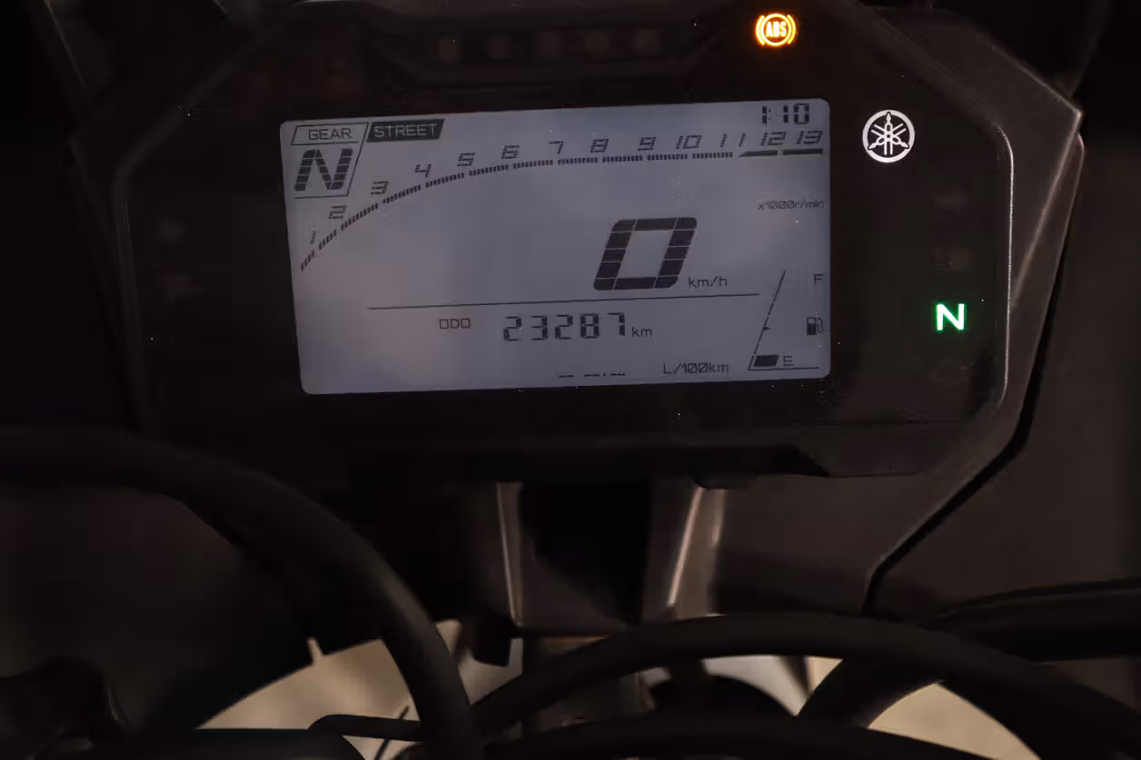 Yamaha R15M V3