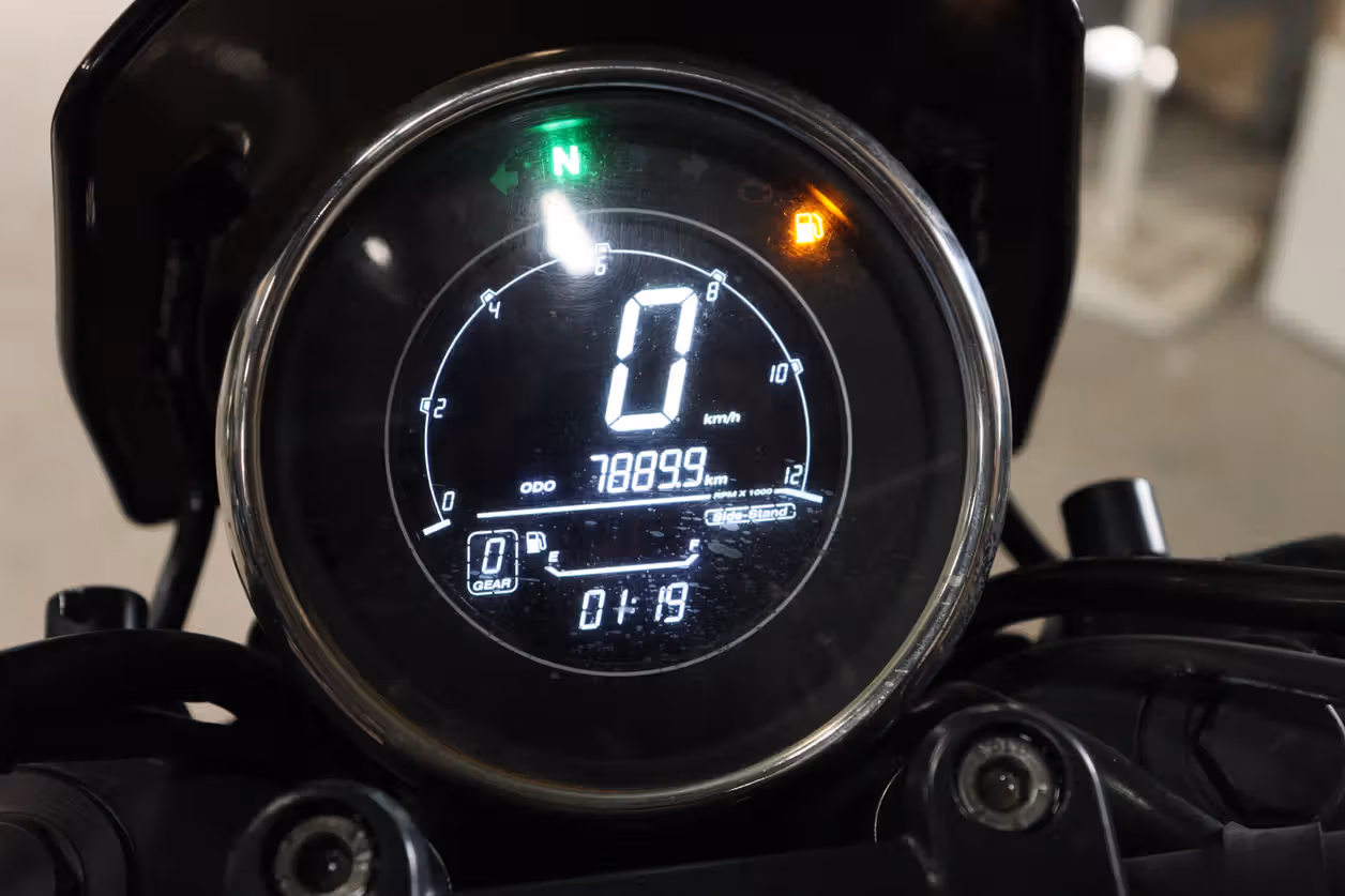 Yezdi Roadster Crimson Dual Tone