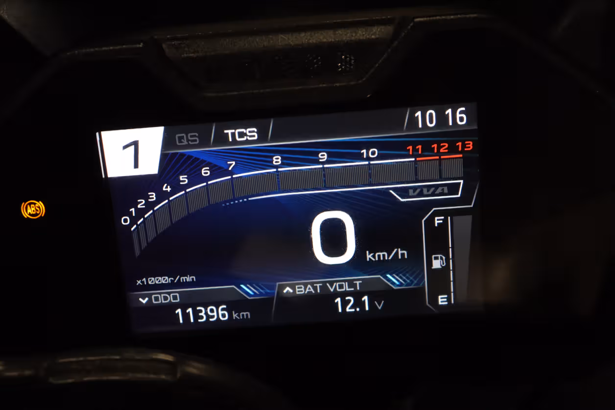 Yamaha R15M STD