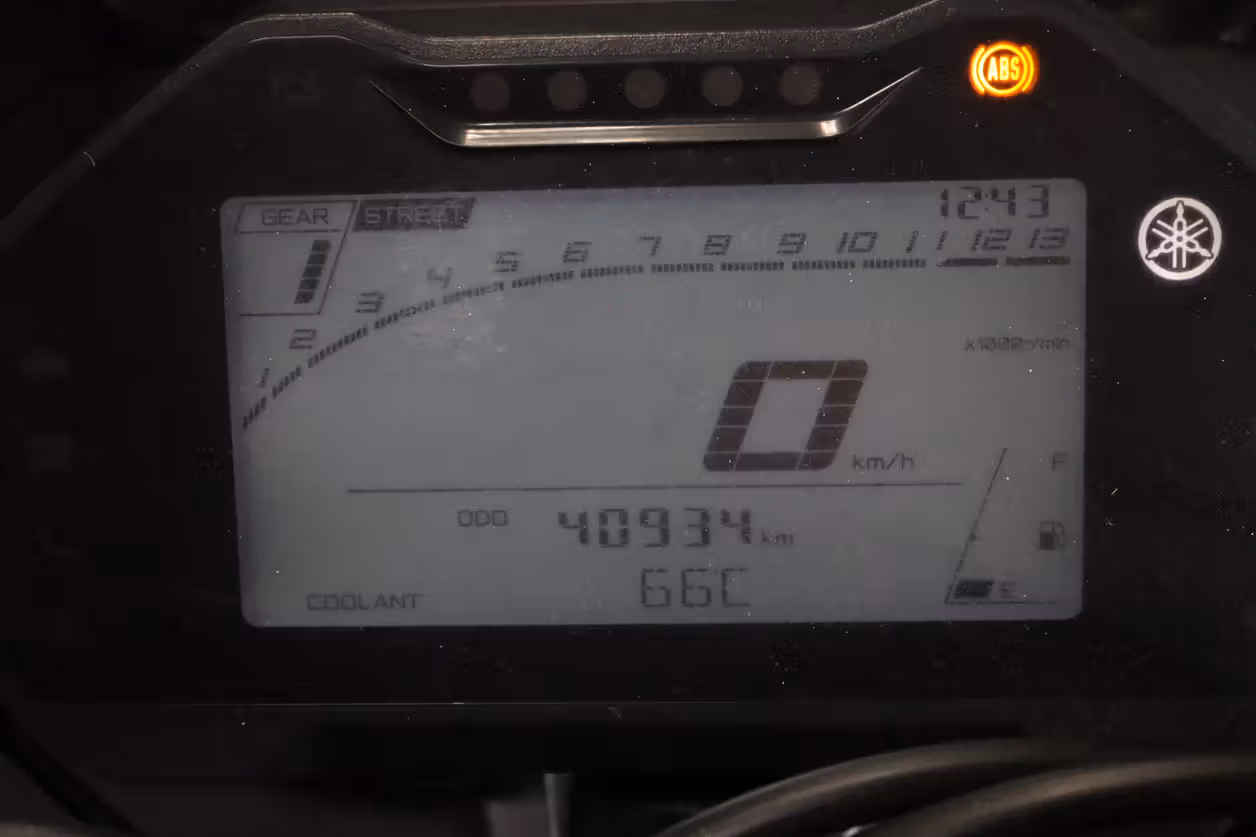 Yamaha R15M V3