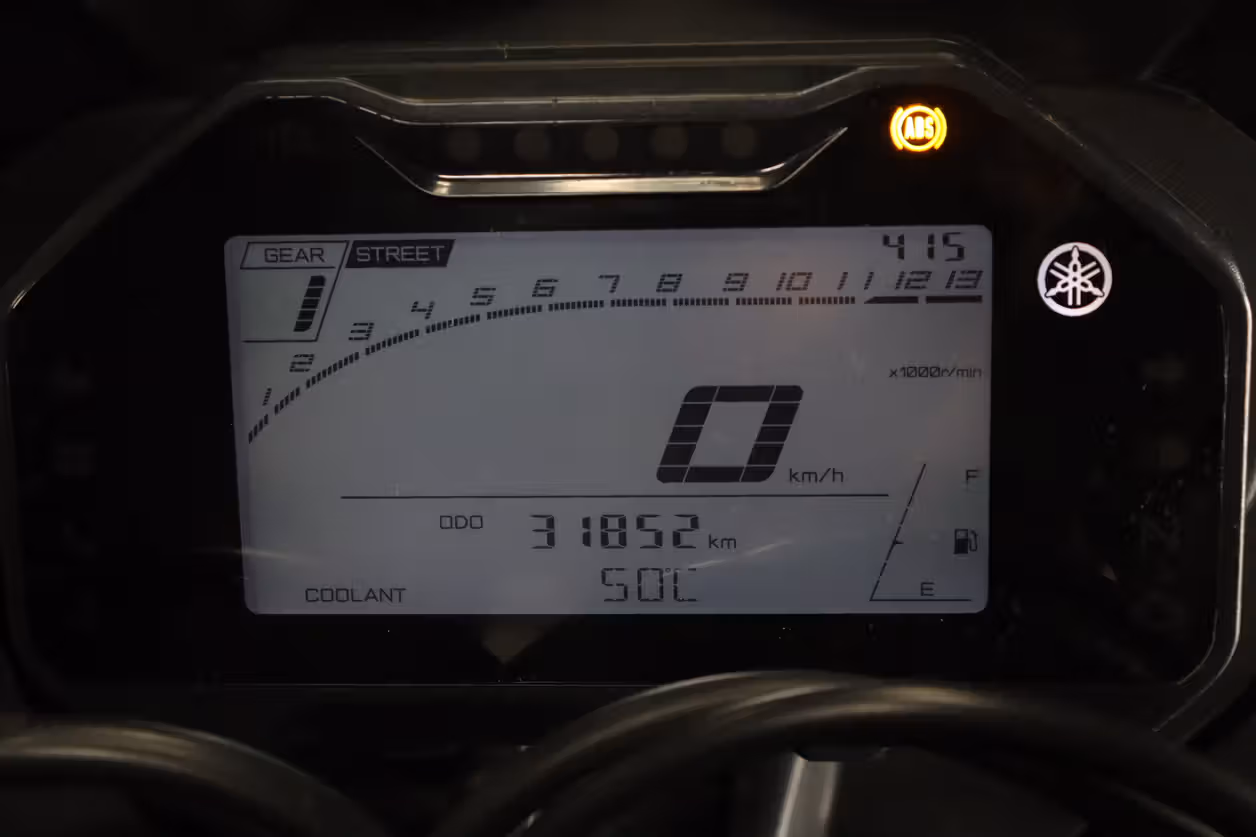 Yamaha R15M V3