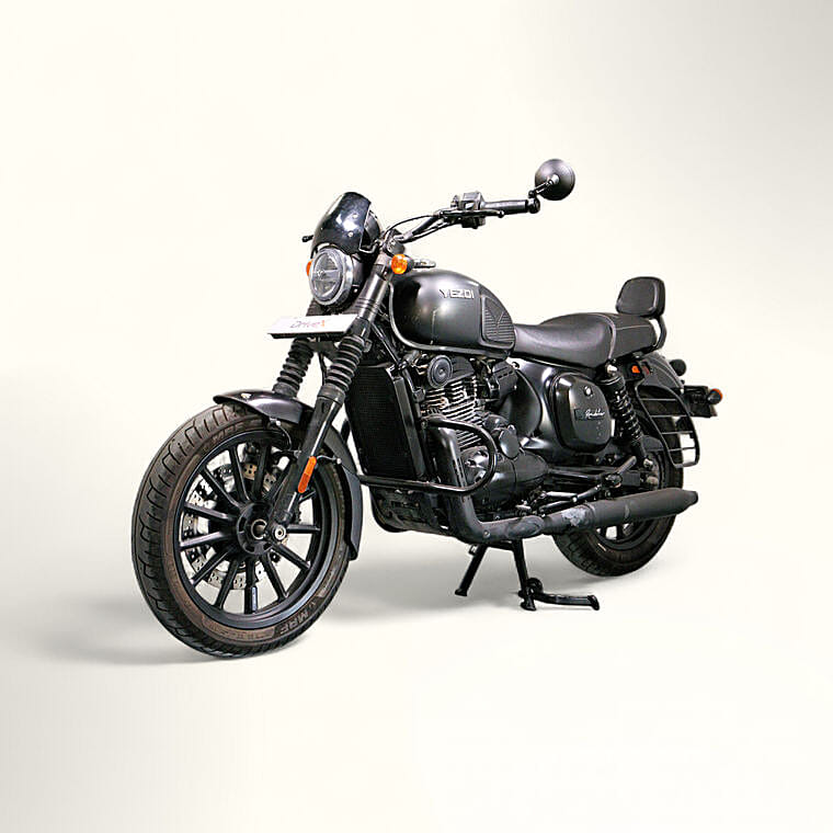 Yezdi Roadster Crimson Dual Tone