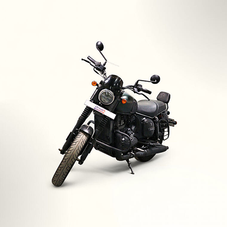 Yezdi Roadster Crimson Dual Tone