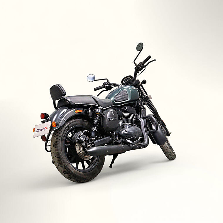 Yezdi Roadster Crimson Dual Tone