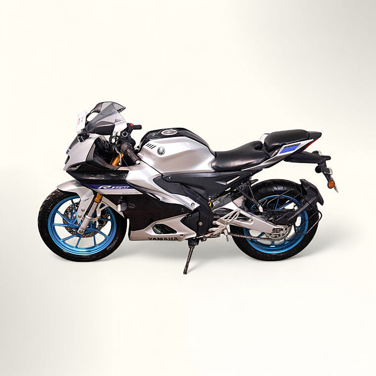 Yamaha R15M STD