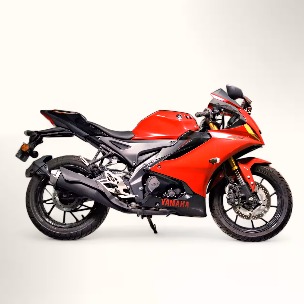 Yamaha R15 V4 STD