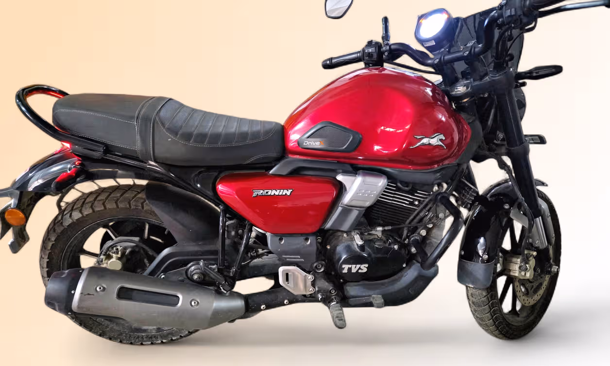 TVS Ronin Base Lightning Black
