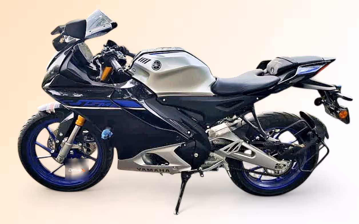 Yamaha R15M STD
