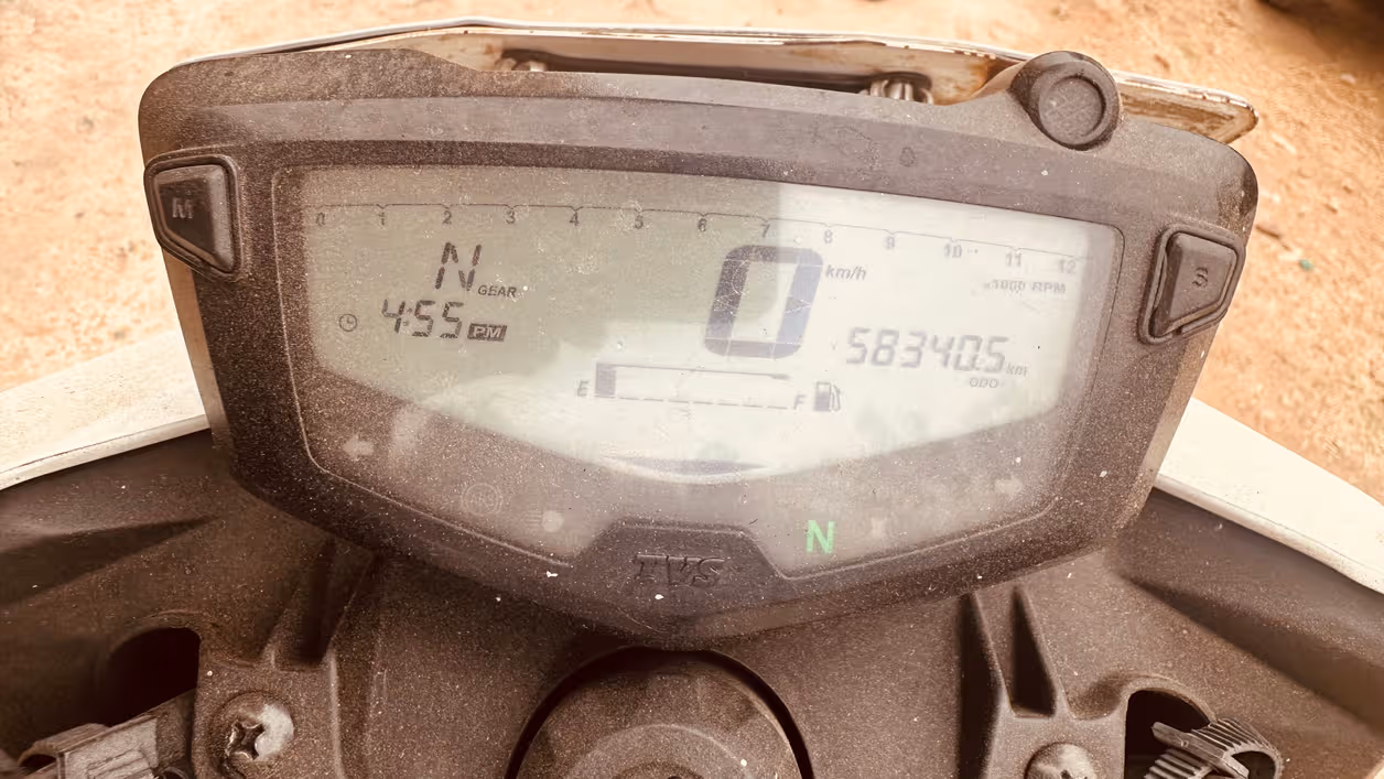 TVS Apache RTR 200 4V Carburetor Pirelli Tyres