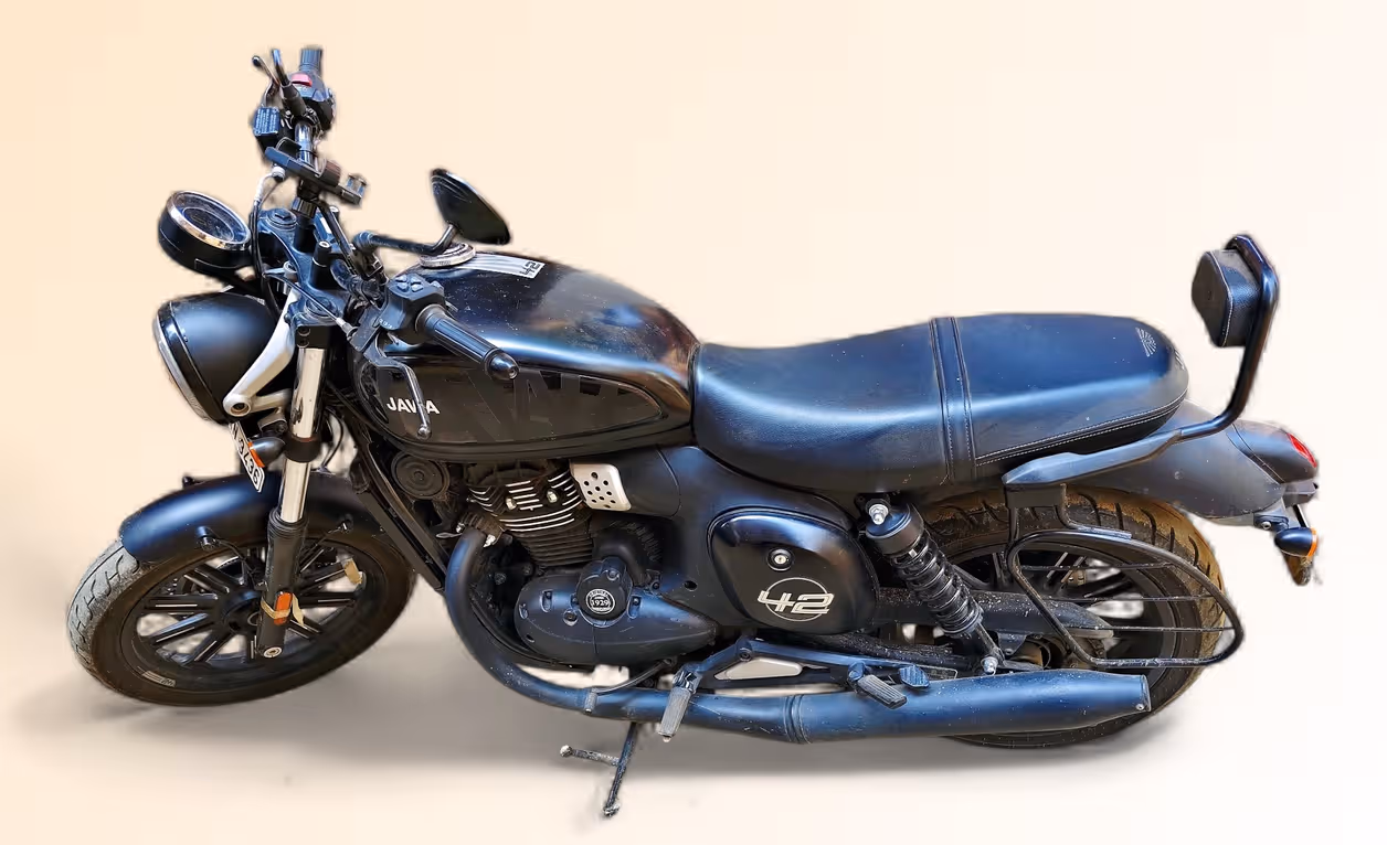 Jawa 42 FJ Deep Black Matte Red Clad