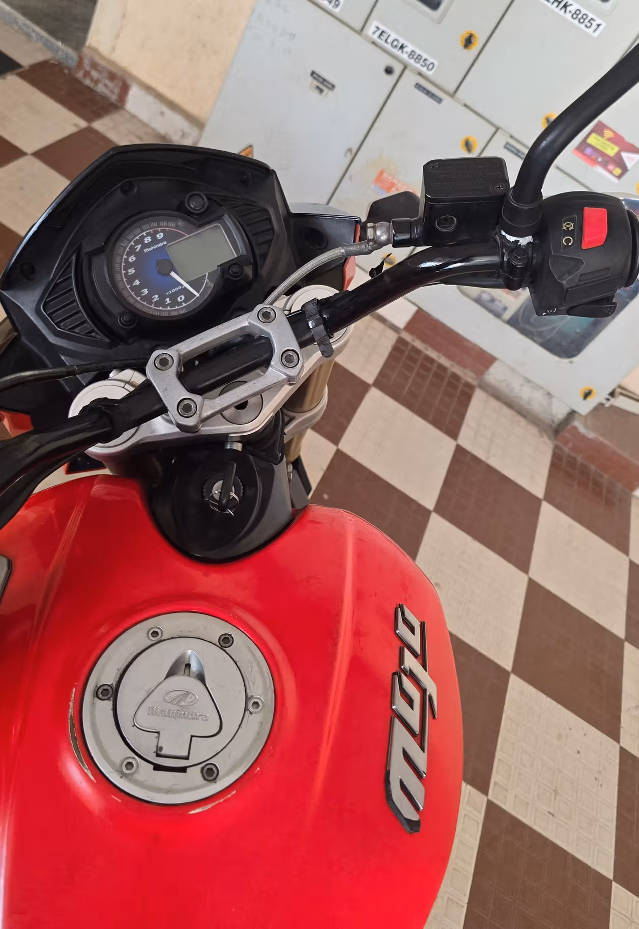 Mahindra Mojo