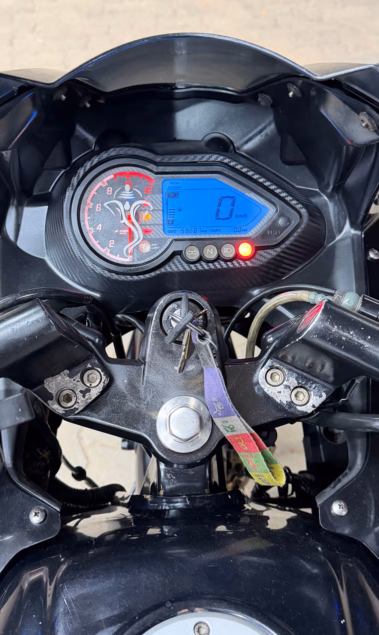 Bajaj Pulsar 220F
