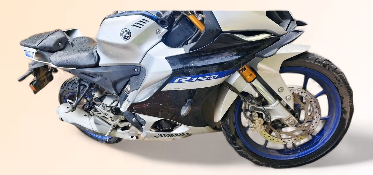 Yamaha R15M V3